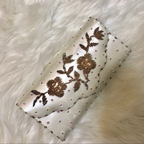 Vintage Handbags - Vintage ivory hard case sequins clutch